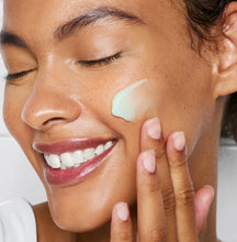 DAILY GREENS oil-free gel moisturizer with moringa and papaya