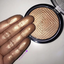 Master Chrome Molten Gold Highlighter